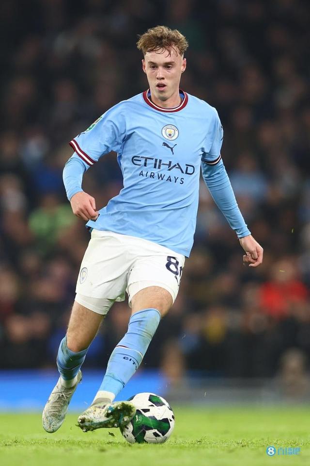 足球中超多名老将宣布退役，时代落幕（中超多位老将相继挂靴，一个时代谢幕）