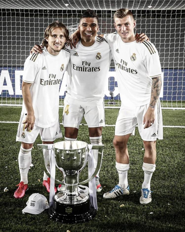 记者：佛罗伦萨球员不满基恩500万高薪，后者态度也存在问题（记者称佛罗伦萨队内对基恩500万年薪不满，其职业态度亦遭质疑）