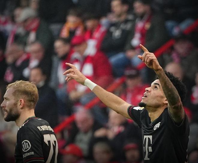 记者：哲凯赖什没参加欧冠赛前最后一练，此前曾感到肌肉不适（记者：因肌肉不适，哲凯赖什缺席欧冠赛前最后一练）