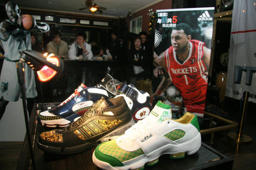 法尔克：凯恩与拜仁愿意续约至2028年，他愿意世界杯后再谈（法尔克：凯恩与拜仁倾向续约到2028，世界杯结束后再谈判）