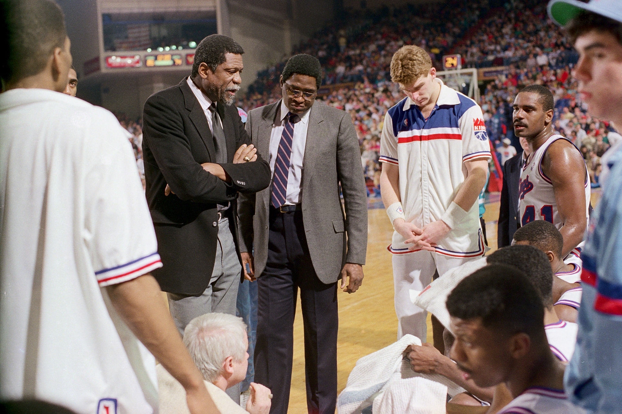 路易斯-迪亚斯本赛季德甲3次单场传射，同期五大联赛并列第一（路易斯-迪亚斯本季德甲三度单场传射，同期五大联赛并列榜首）