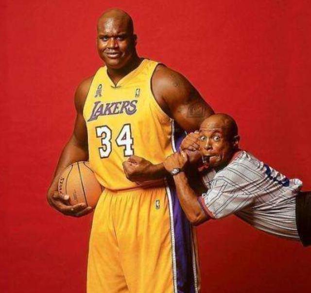 天空：利物浦正领跑格伊争夺战，其次便是拜仁的关注（天空：利物浦领跑格伊争夺战，拜仁紧随其后）