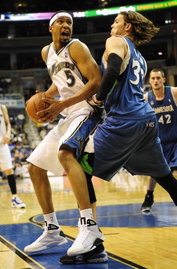 论在社交媒 论在社交媒